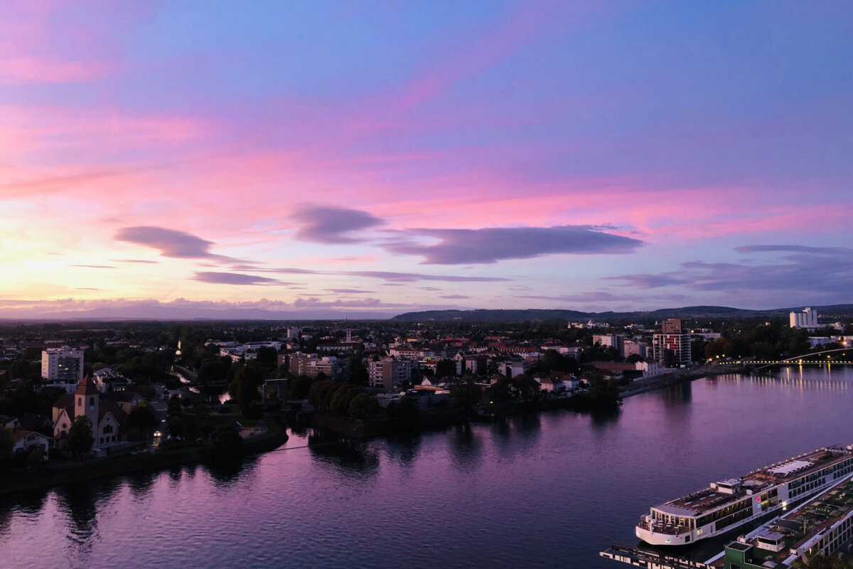 Silo2 Rheinhafen mit Schiffen Basel